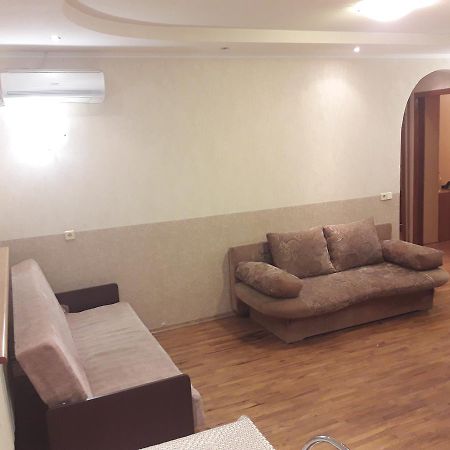 Appartment Near M. 23 Serpnya Kharkiv Exterior photo